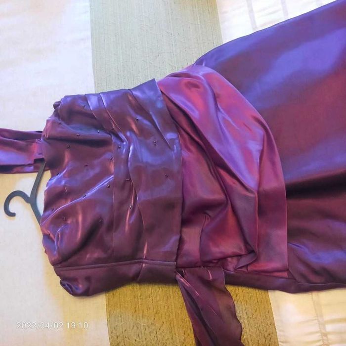 Vestido de cerimónia roxo com reflexos (ÓTIMO ESTADO)