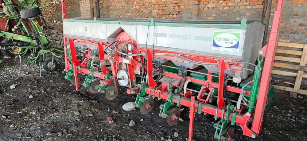 Siewnik punktowy do kukurydzy 6 rzędowy KRAJ Omega 2