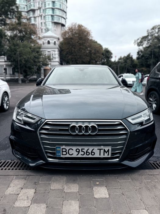 Продам в гарному стані Audi A4B9 2017 USA Quattro