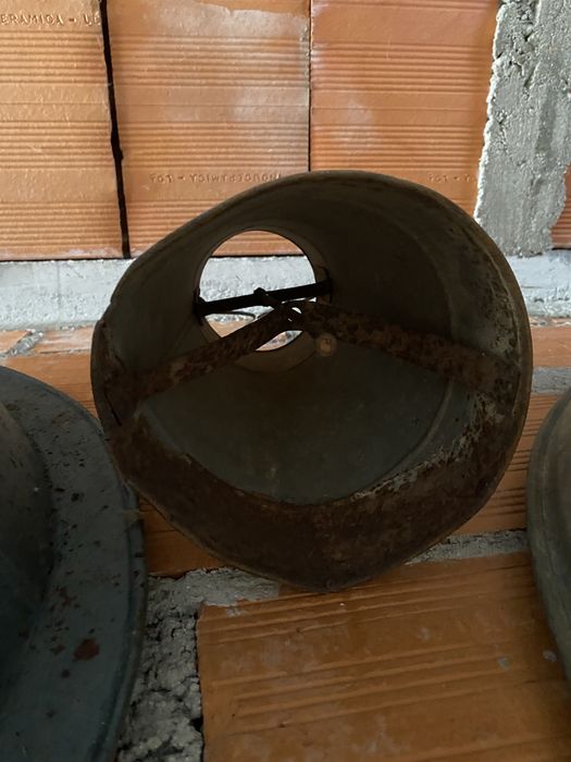 Comedouro antigo com duas peças