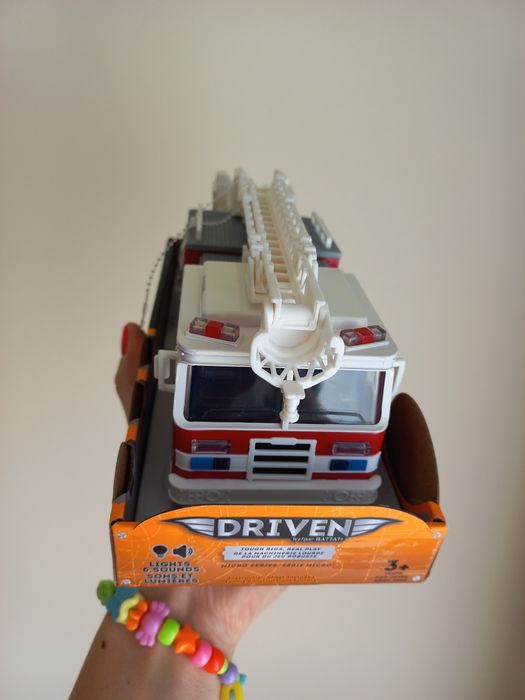 Оригінал пожежна машина battat driven micro