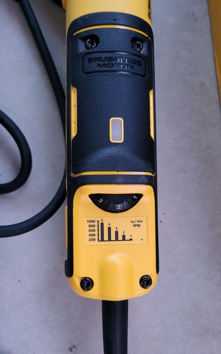 DEWALT DWE4357 szlifierka kątowa