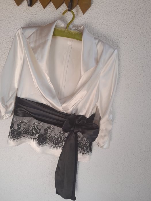 Camiseta de cerimonia "Pitti- Difusion." Numero é o 44.