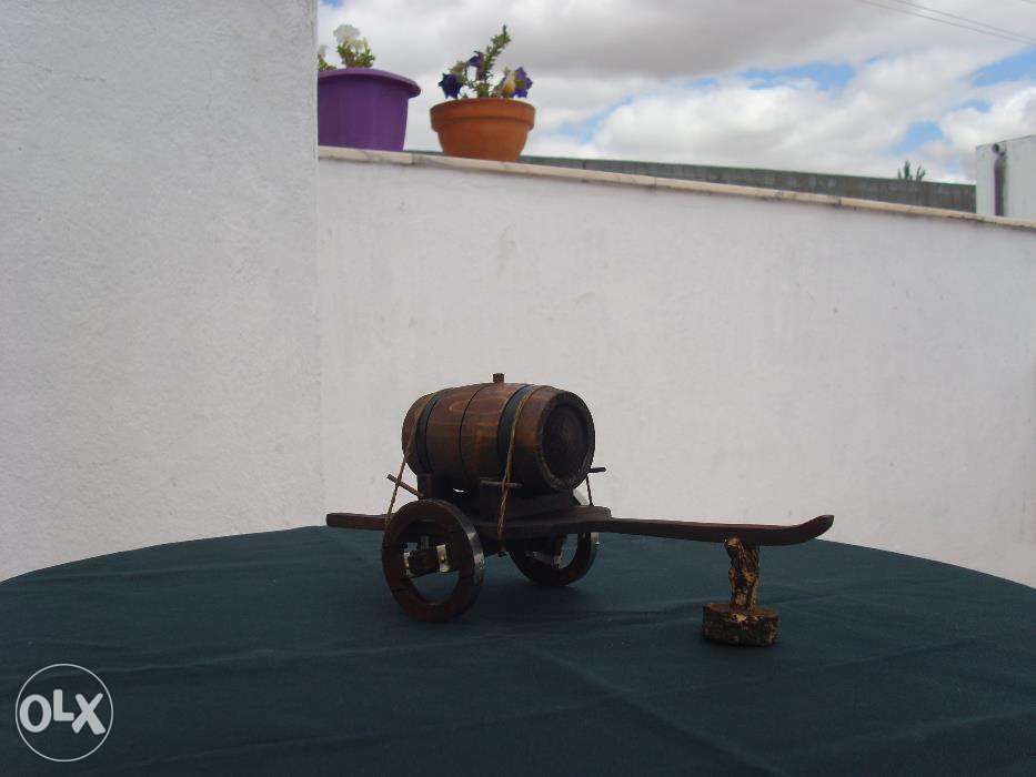 Réplicas de carros de bois em madeira artesanais