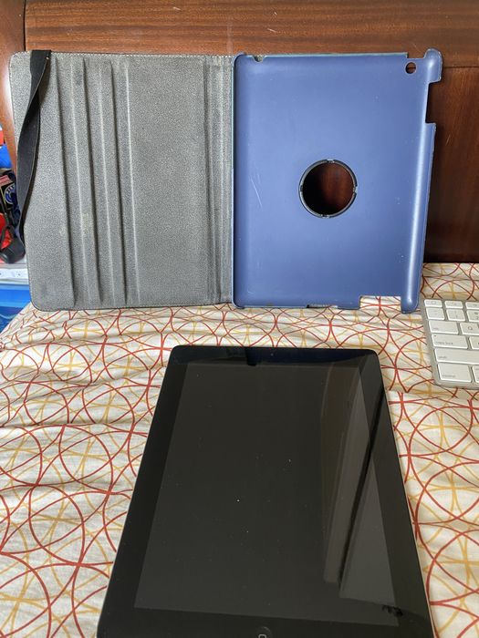 Ipad com capa e teclado
