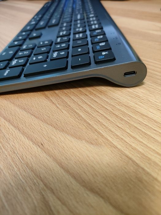 Беспроводная двурежимная (Bluetooth + 2.4G) ультратонкая клавиатура