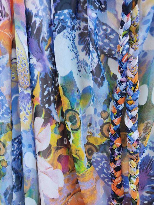 Vestido maxi sem costas em tecido muito fino