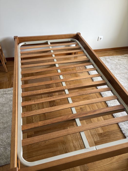 Vendo 2 camas solteiro, com estrado