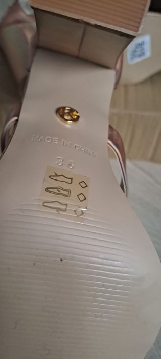 Super sandałki  metaliczne .Nowe