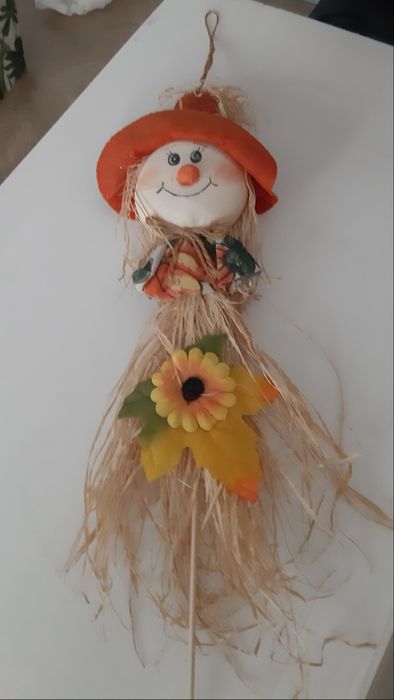 Dekoracyjny strach na wróble, popularna ozdoba