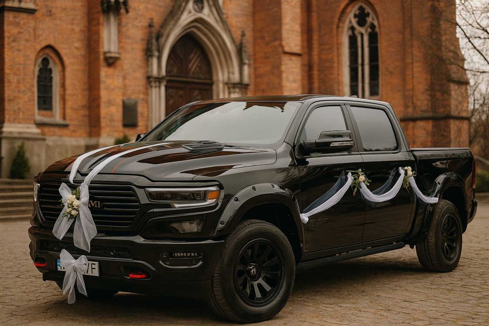 Wynajem RAM 1500 z kierowcą – śluby, uroczystości, transport VIP