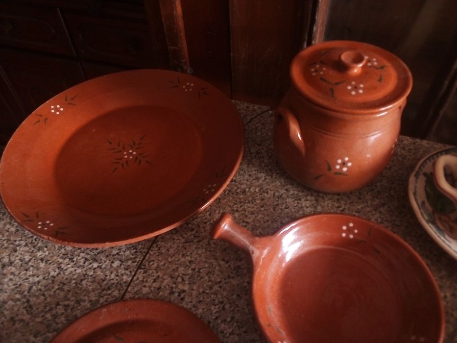 Conjunto de Peças em Barro Diversas