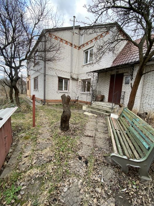 Продам цегляний будинок в Макарові центр