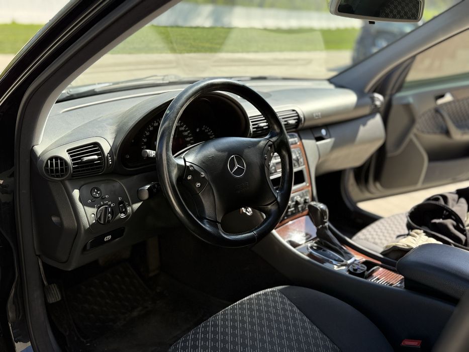 Mercedes benz C200K w203 2001