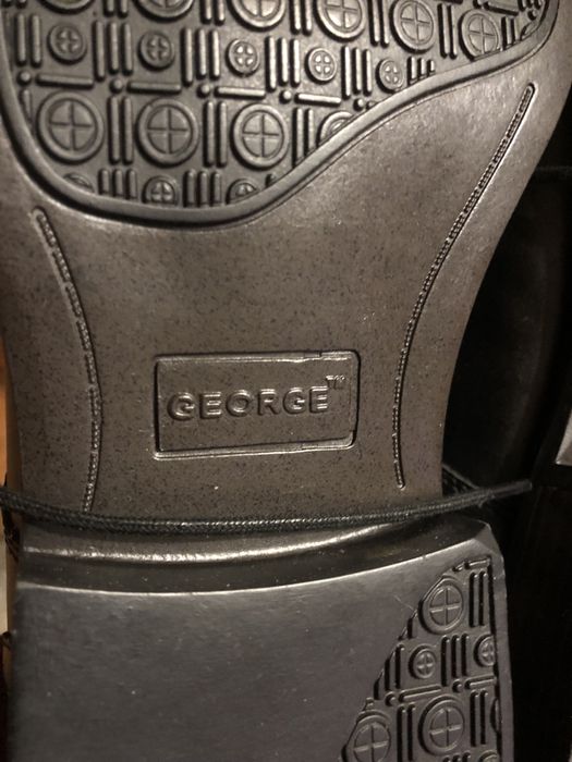 Шкіряні туфлі.