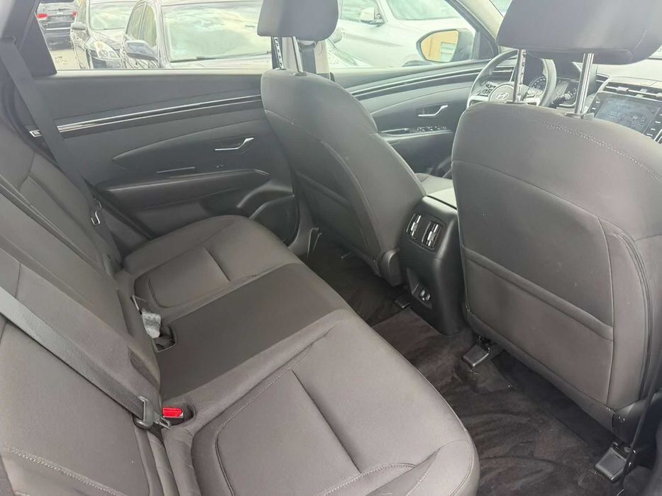 Hyundai Tucson Luxury Hybrid      2022