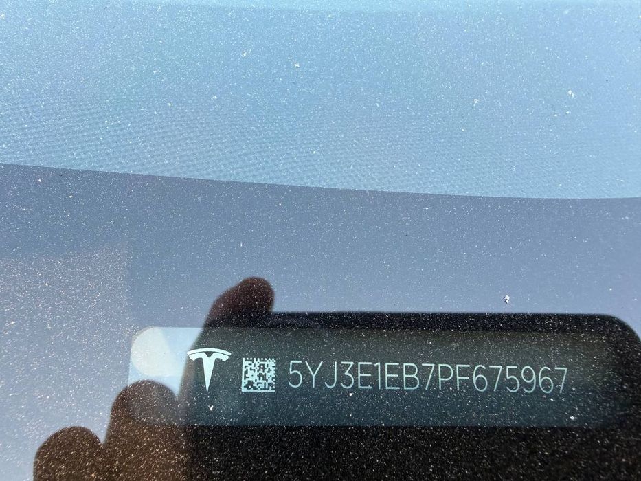 Продам електромобіль модель Tesla 3