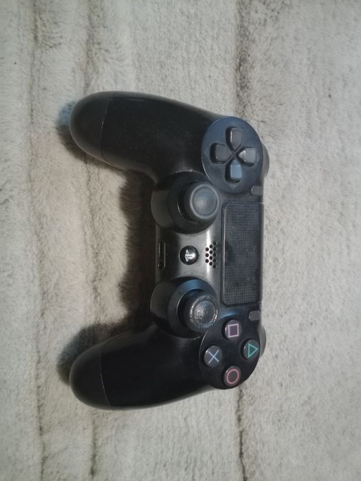 PS4 Slim 500GB + Jogos + Comando
