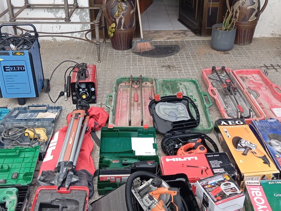 Várias máquinas para construção civil e outras