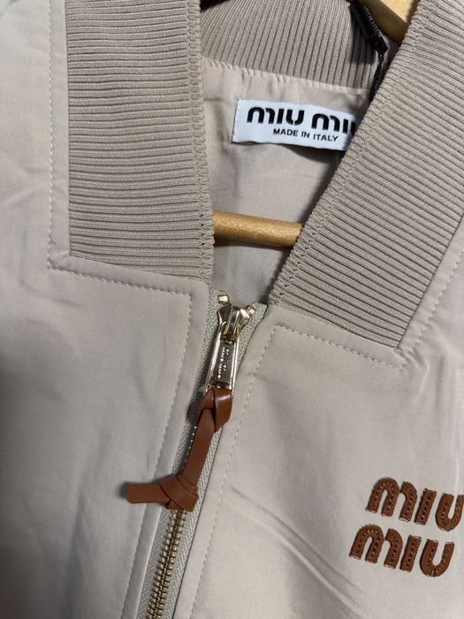 Продам женскую ветровку Miu Miu — zdjęcie 3