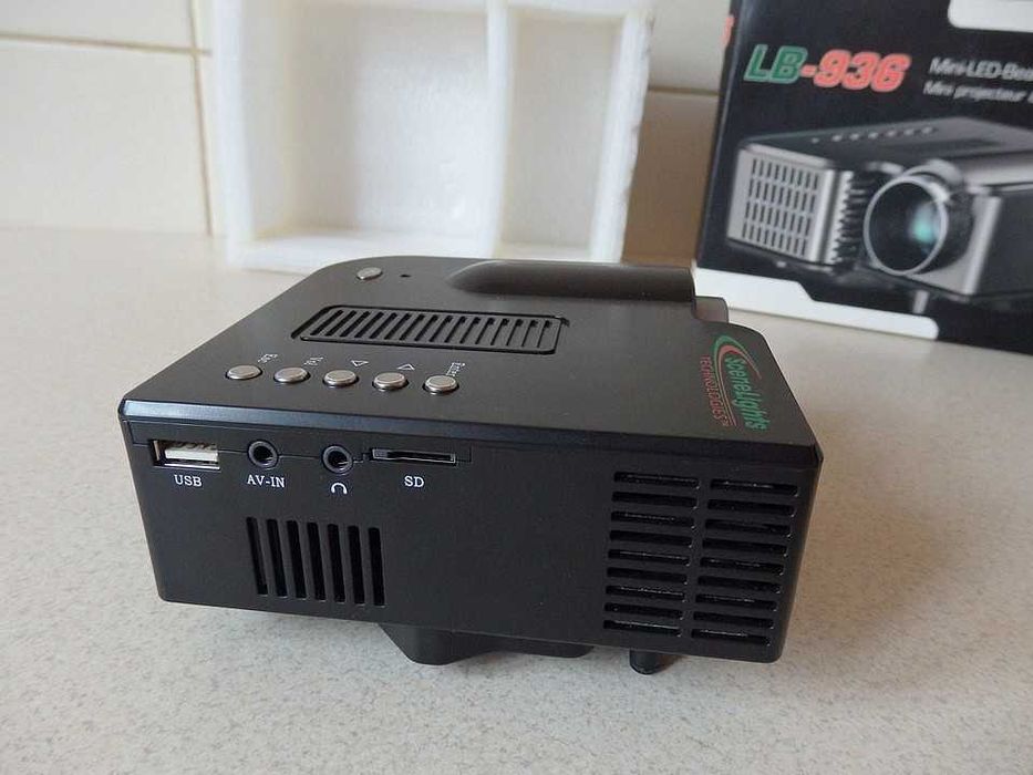 Kolorowy Mini Projektor SceneLights LB-936.