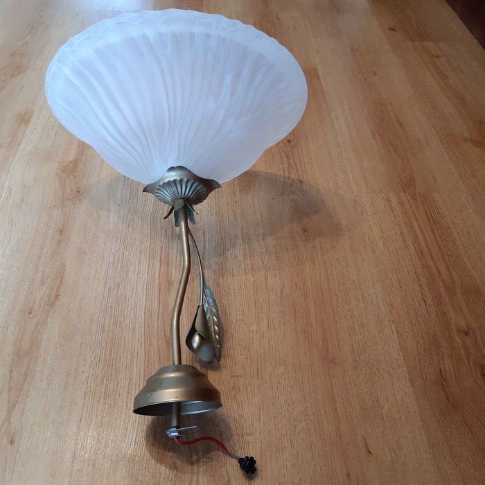 Żyrandol na jedną żarówkę