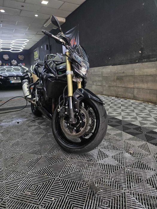 Suzuki GSR 750 naked