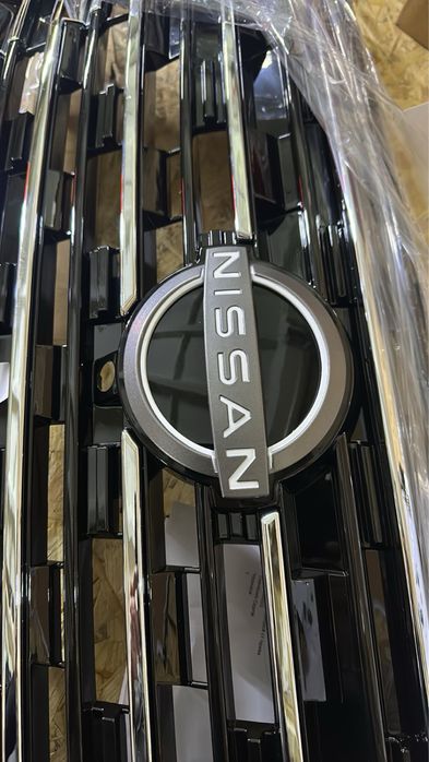 Ємблема в решітку радіатора nissan rogue t33, kikcs 2024-2025