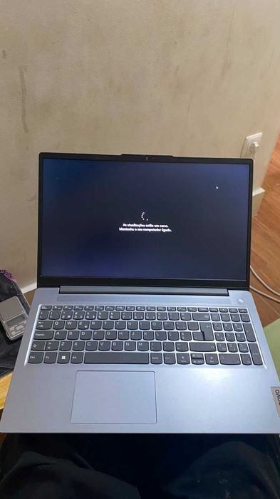 Portartil Lenovo Idealpad Slim 3 15ABR8, processsador Ryzen7, 1tb de ssd, 16gb de ram