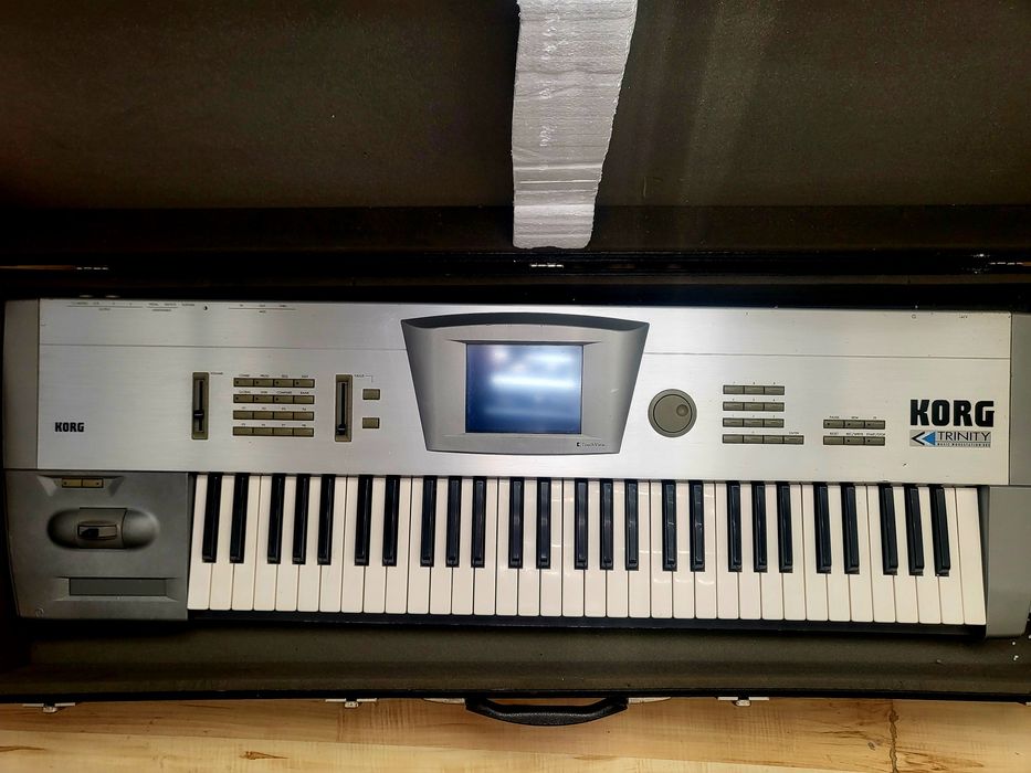 Korg Trinity syntezator
