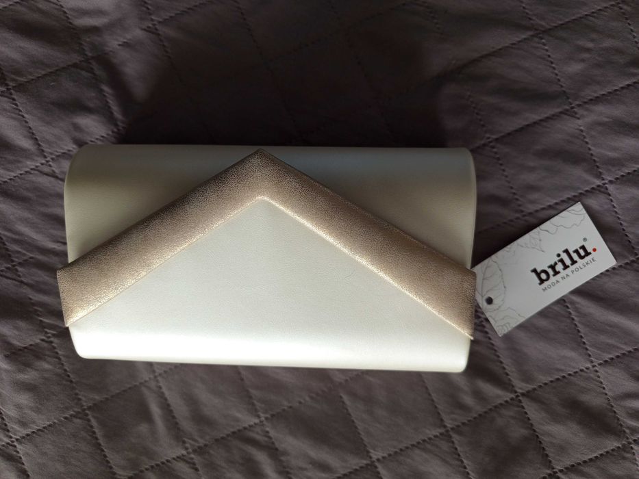 Perłowa torebka marki Brilu