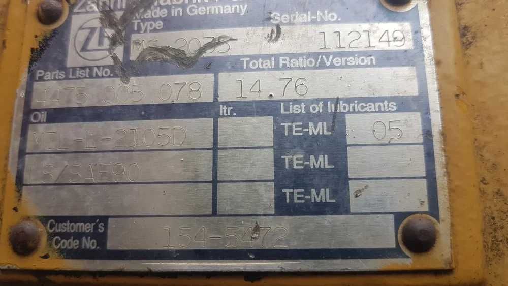 Caterpillar CAT 428C części przedniej osi i inne