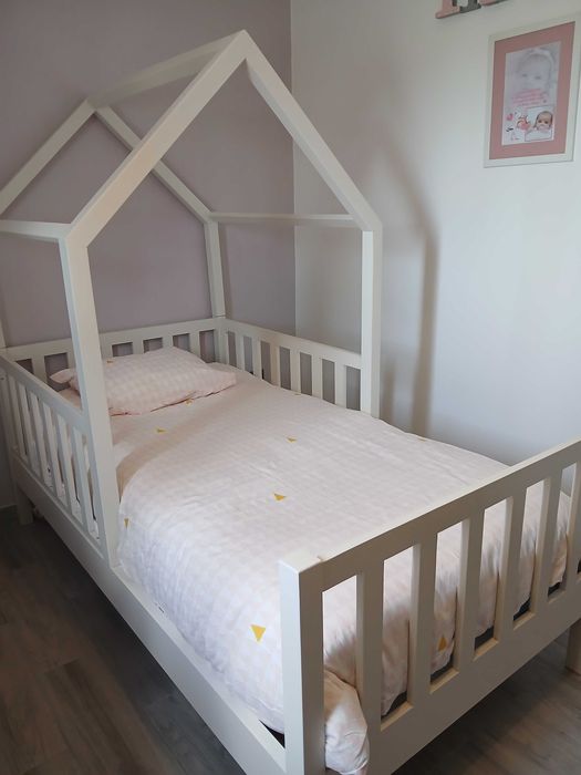 Cama de criança com pouco uso