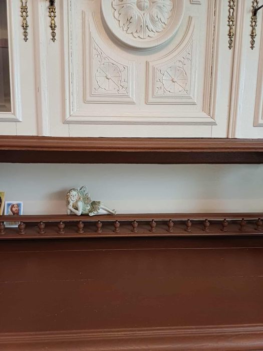 Kredens witryna serwantka bufet rzeźbiony