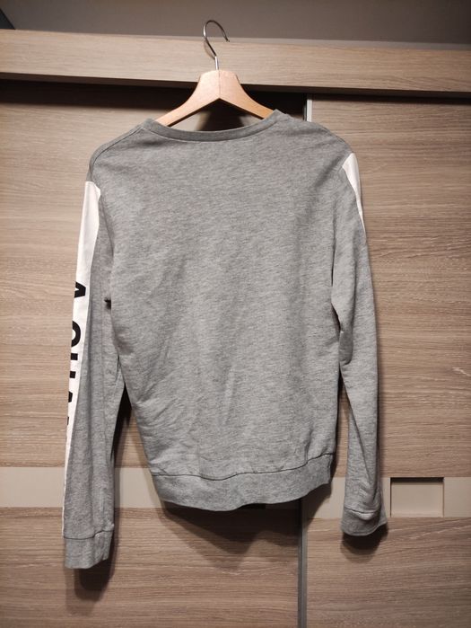 Bluza.         .