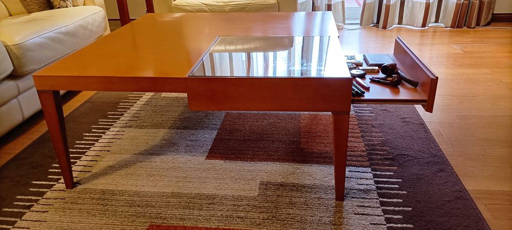 Mesa de centro para sala com expositor