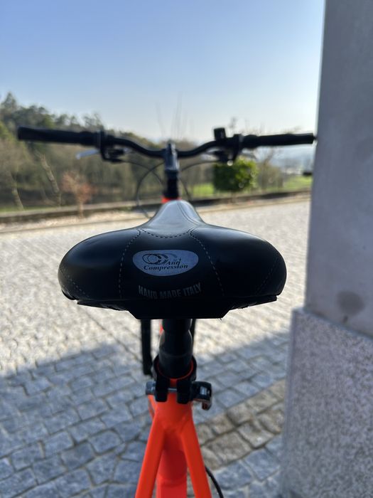 Bicileta btwin laranja como nova