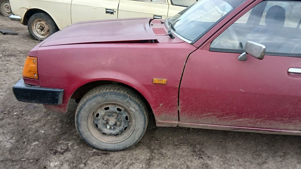 Продам машину 323 1985 года