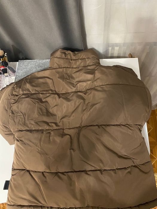 Стильна тепла куртка на осінь в шоколадному кольрі