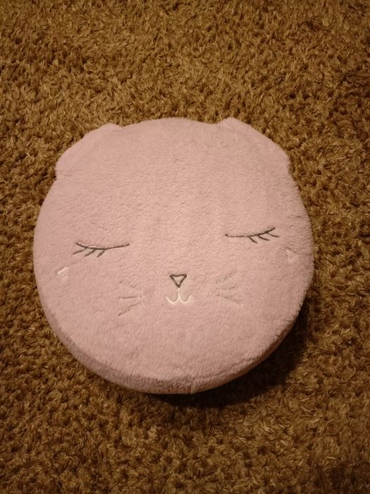 Pompowana różowa pufa