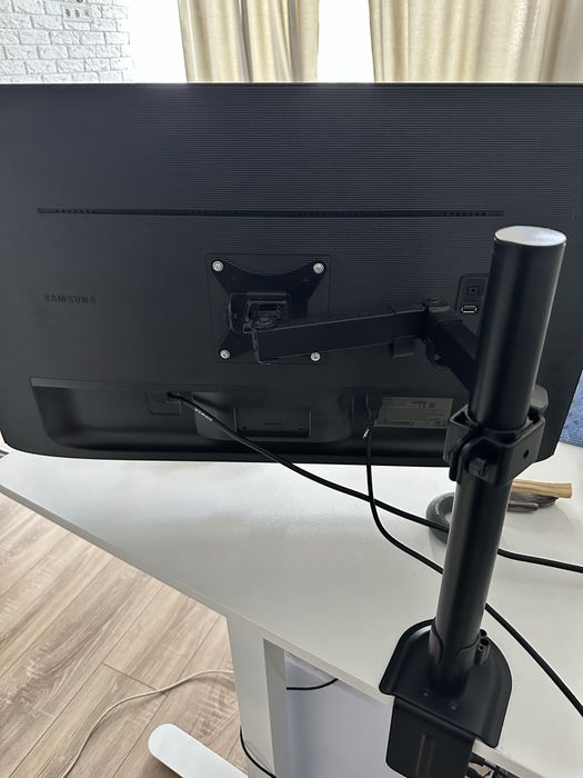 Монітор 32 дюйма SAMSUNG 4К