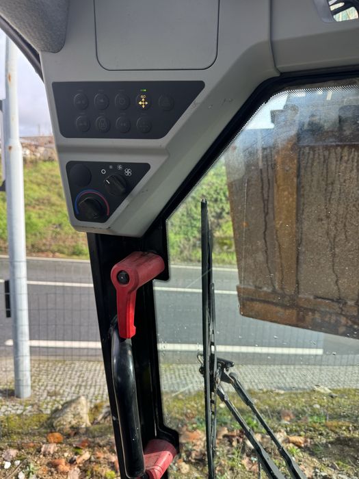 Mini pá carregadora jcb