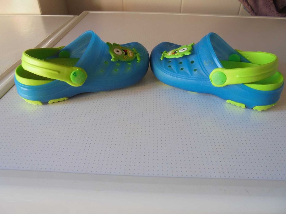 crocs de menino práticos