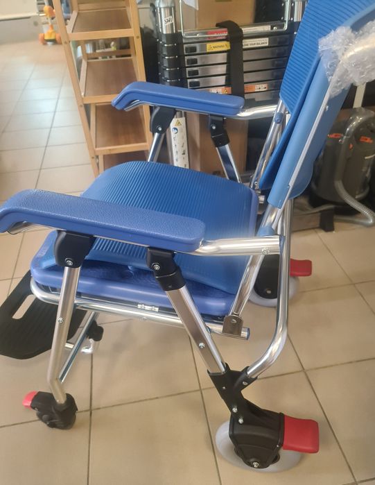 Krzesło prysznicowe z toaletką 3w1