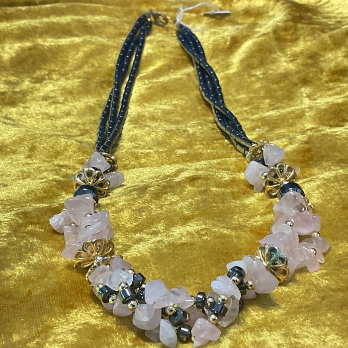 Colar pedras rosa e pretas 52 cm