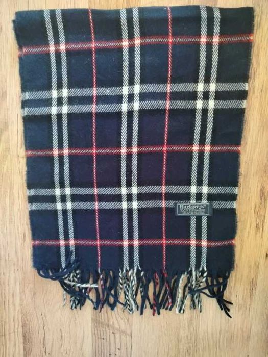 Szalik Burberry – intensywny granatowy, stan nowy bez metki