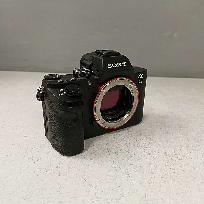 Фотоапарат  SONY Alpha a7 II Body