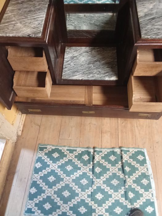 Armário madeira e pedra