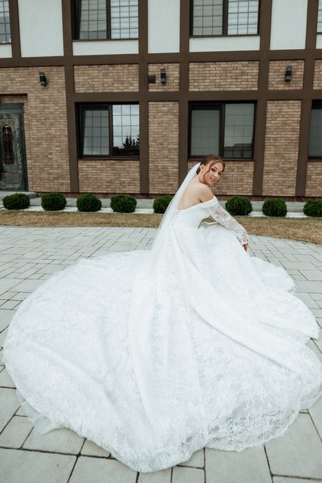 Продаю весільну сукню Katy Corso