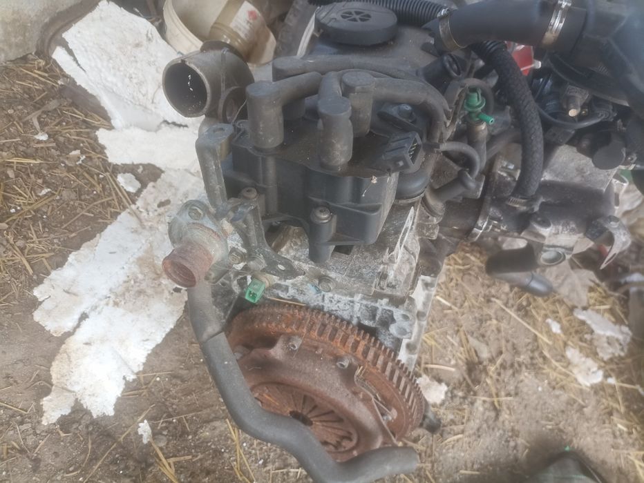 Vendo motor Peugeot 106 a gasolina completo com alternador e embreagem preveniente de viatura com poucos km acidentada de traseira.